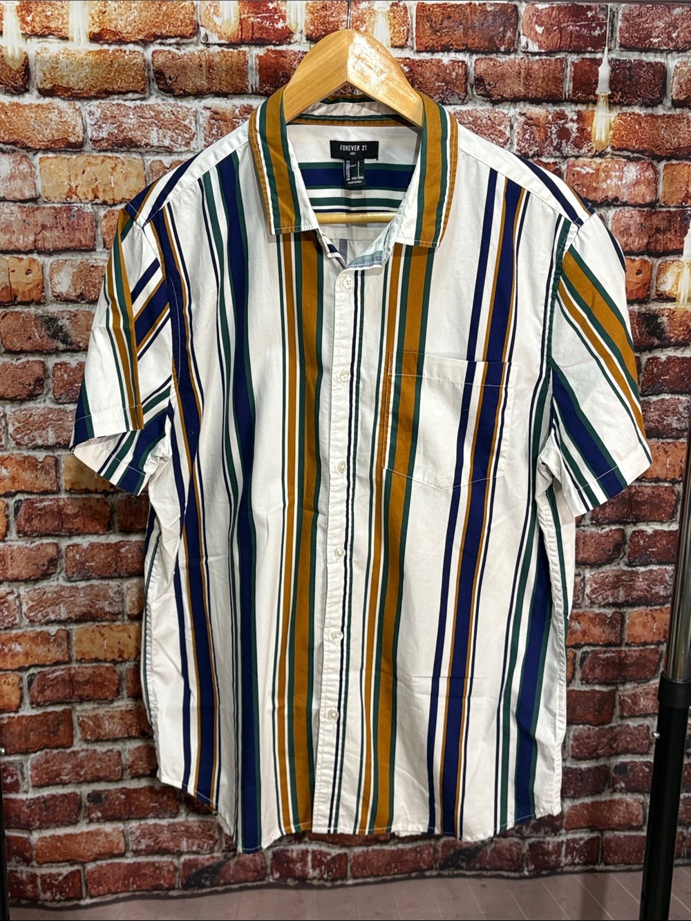 Forever 21 Men’s large White Multi-Stripe Short Sleeve Button-Up Shirt pocket